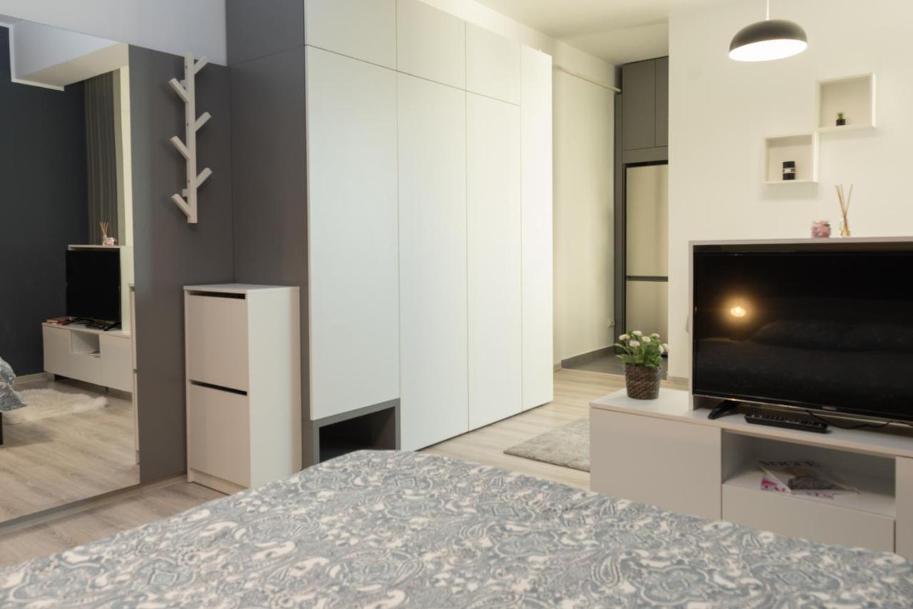 The Chic Minimalist - Apartment Ясси Екстер'єр фото